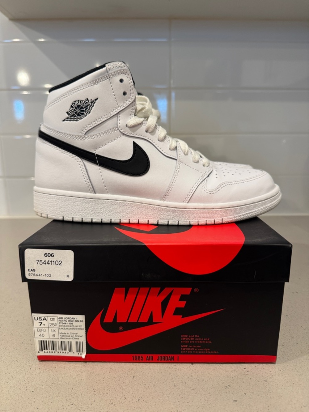 Nike Air Jordan 1 Retro High OG White / Black - US 7Y / 7M / 8.5W